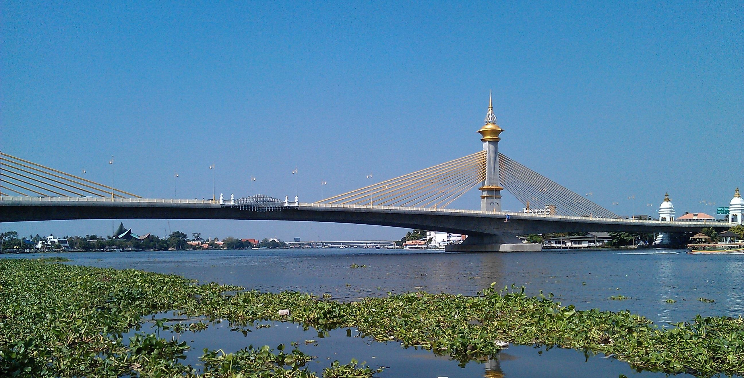 Maha Chesadabodindranusorn Bridge